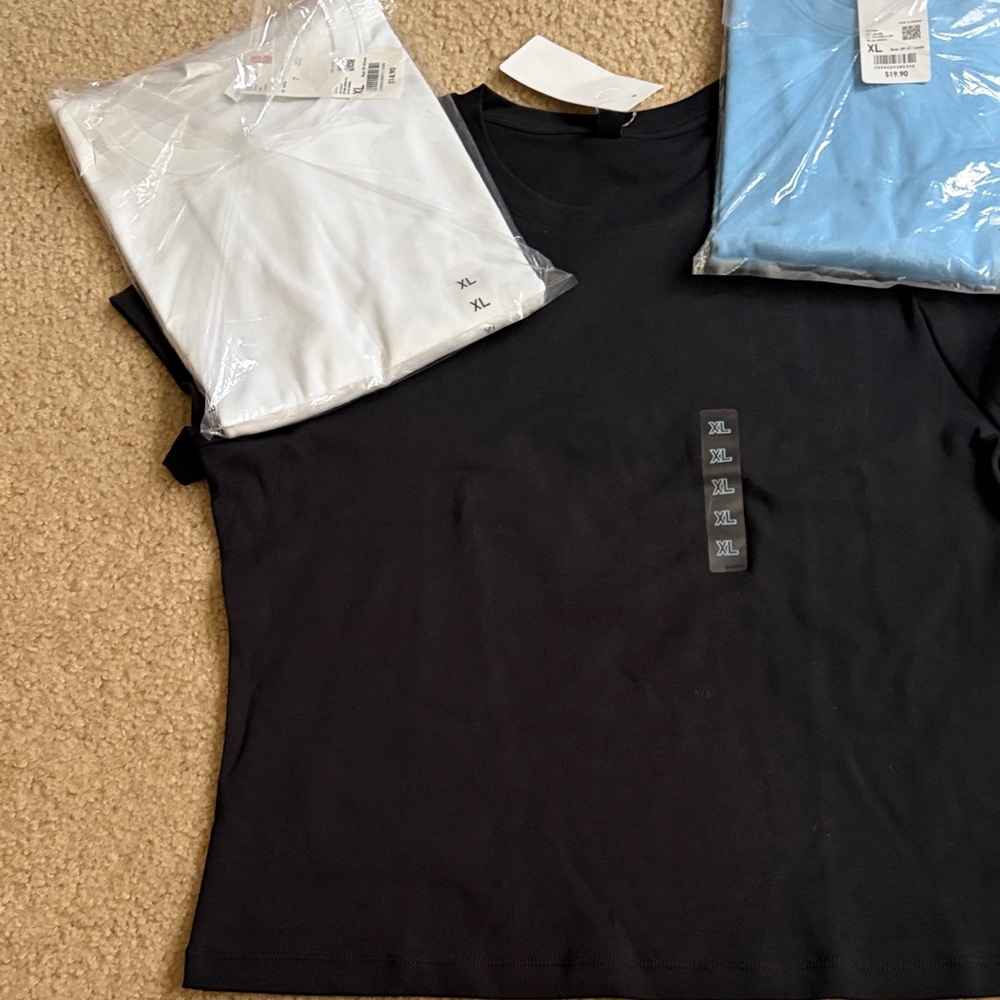 Uniqlo Black Women's Crewneck Tee - XL
